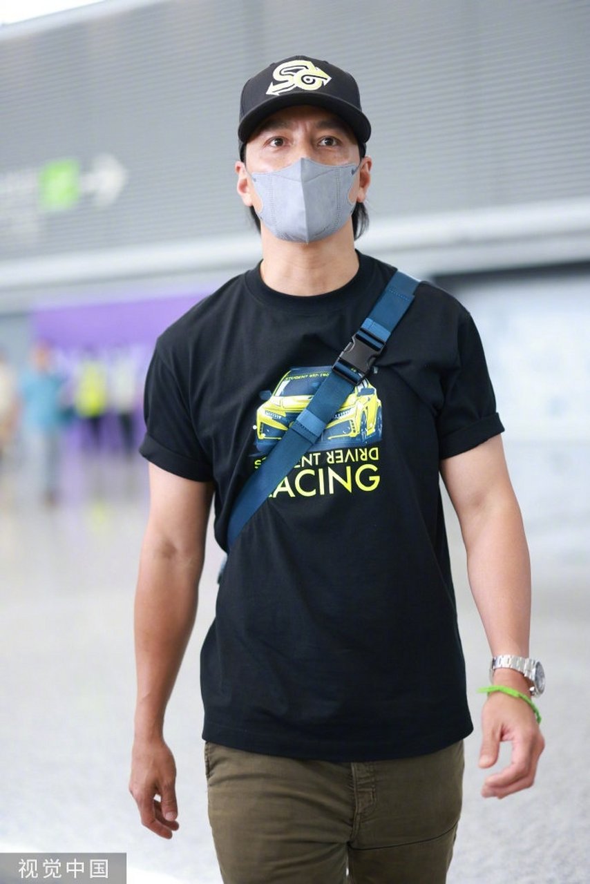 男神吴彦祖生图来了,状态真好,看着孔武有力.