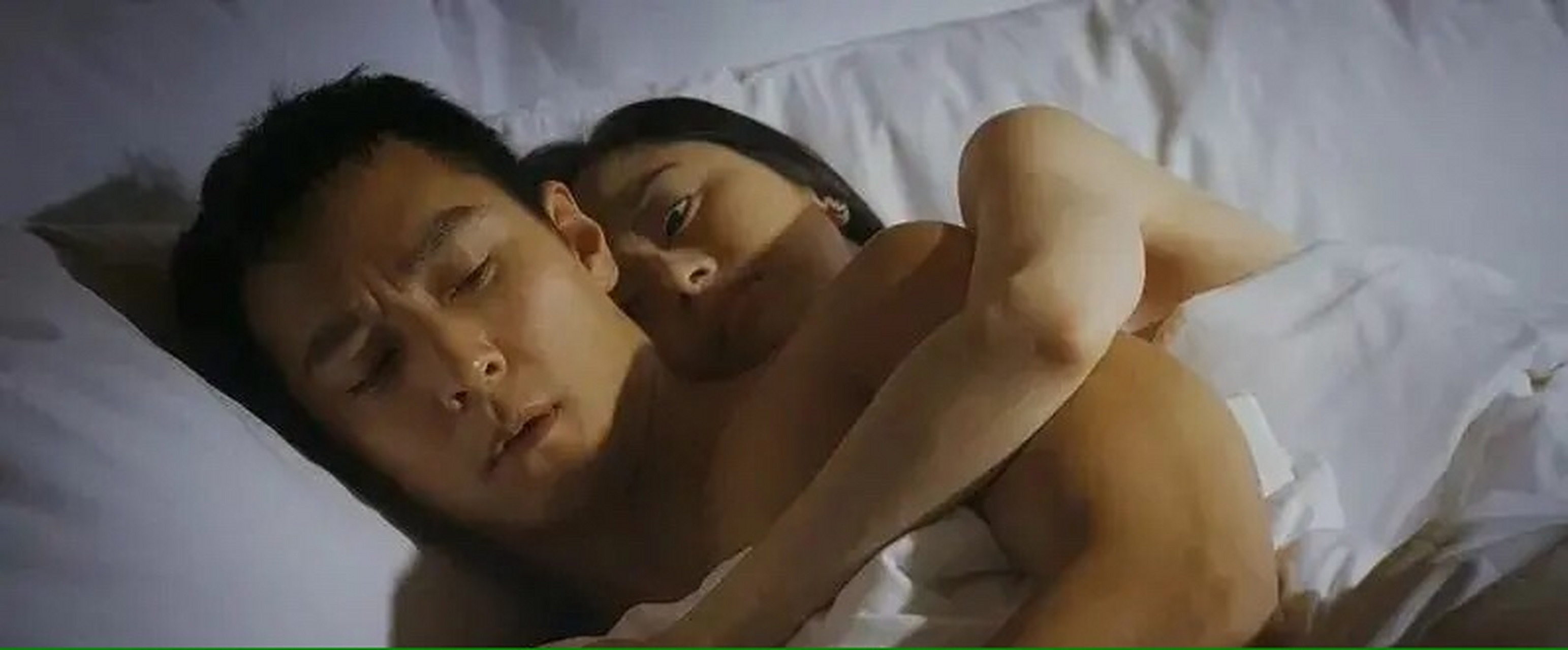 电影《门徒》中,吴彦祖跟何美钿有一场水下激情戏,只见一身白皙肌肤