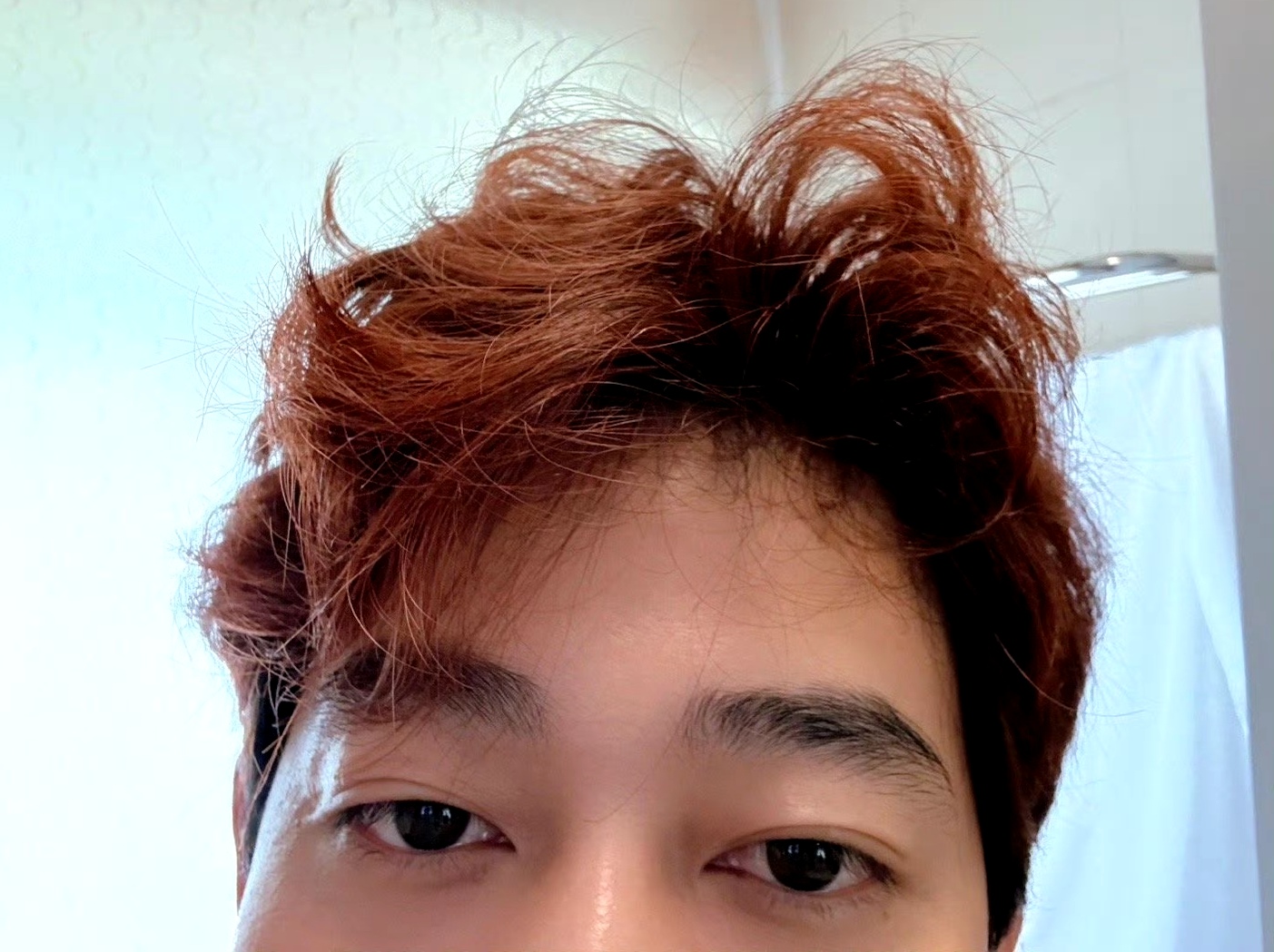 凌乱美,反正感觉自己很ok 苏醒最近的发型都是这种鸟窝头啊 还有点偏