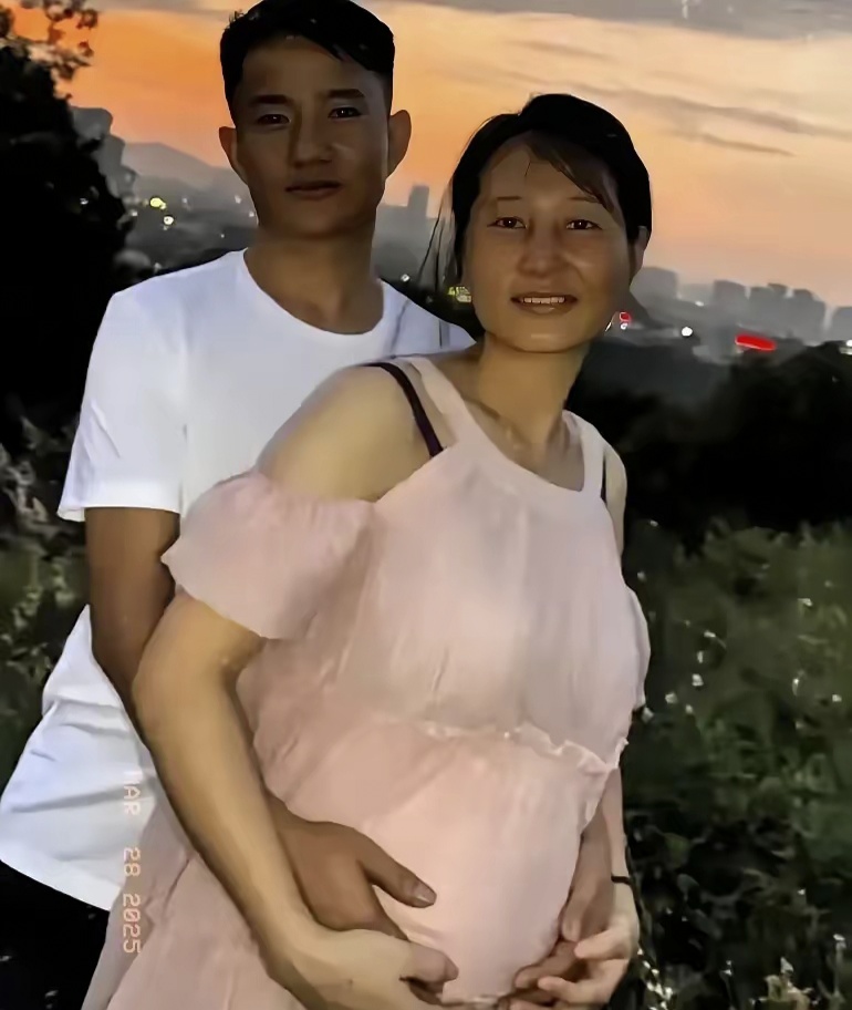 富婆跟男友李颖的老公金沙的照片林金妹一家三口照片演员李颖老公照片