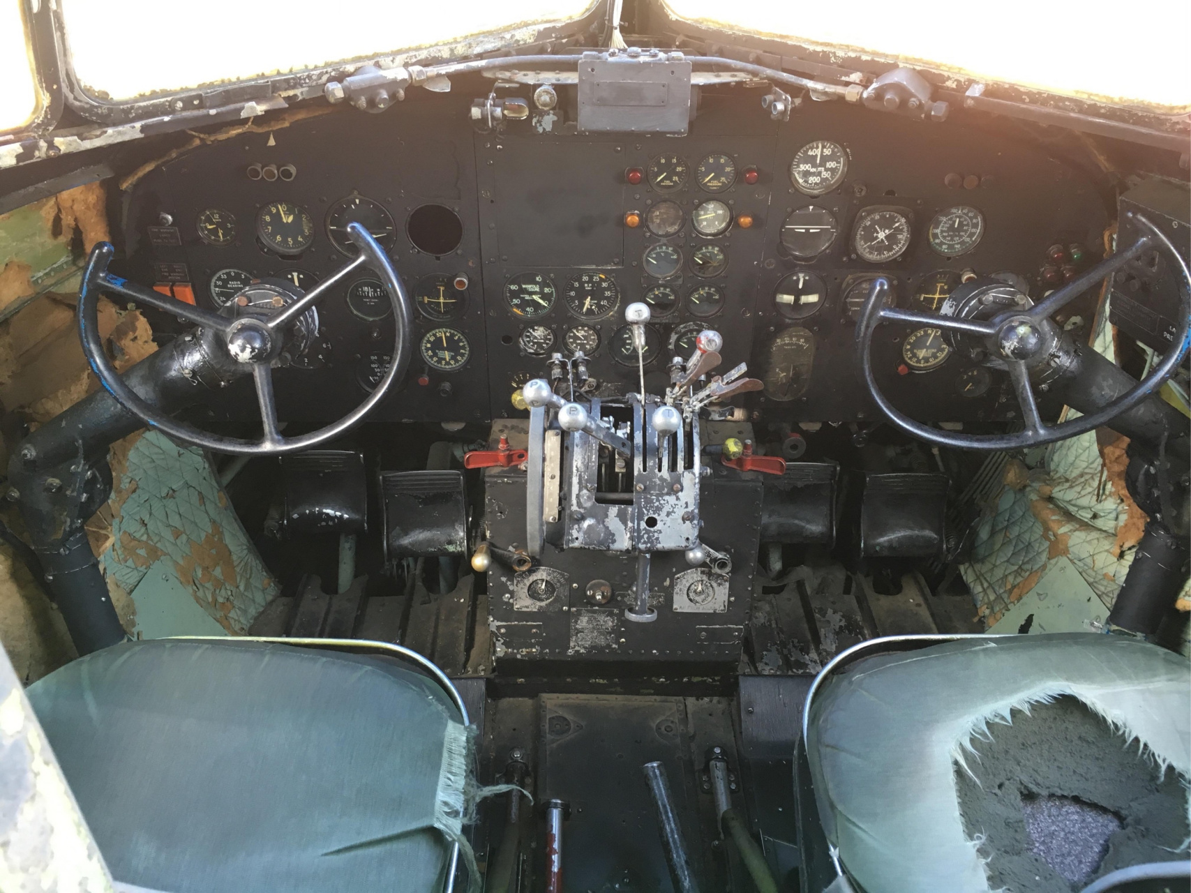 问:下面是哪款机型的驾驶舱?(第五期,上期答案:b767-300)