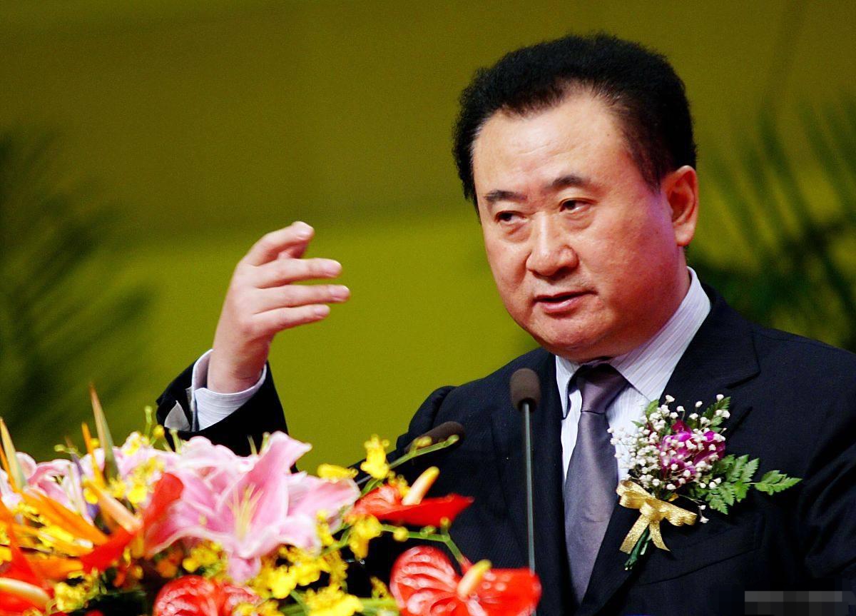 万达是自己作的,在当初大卖资产之后,万达实际就盘活了,只要慢慢经营