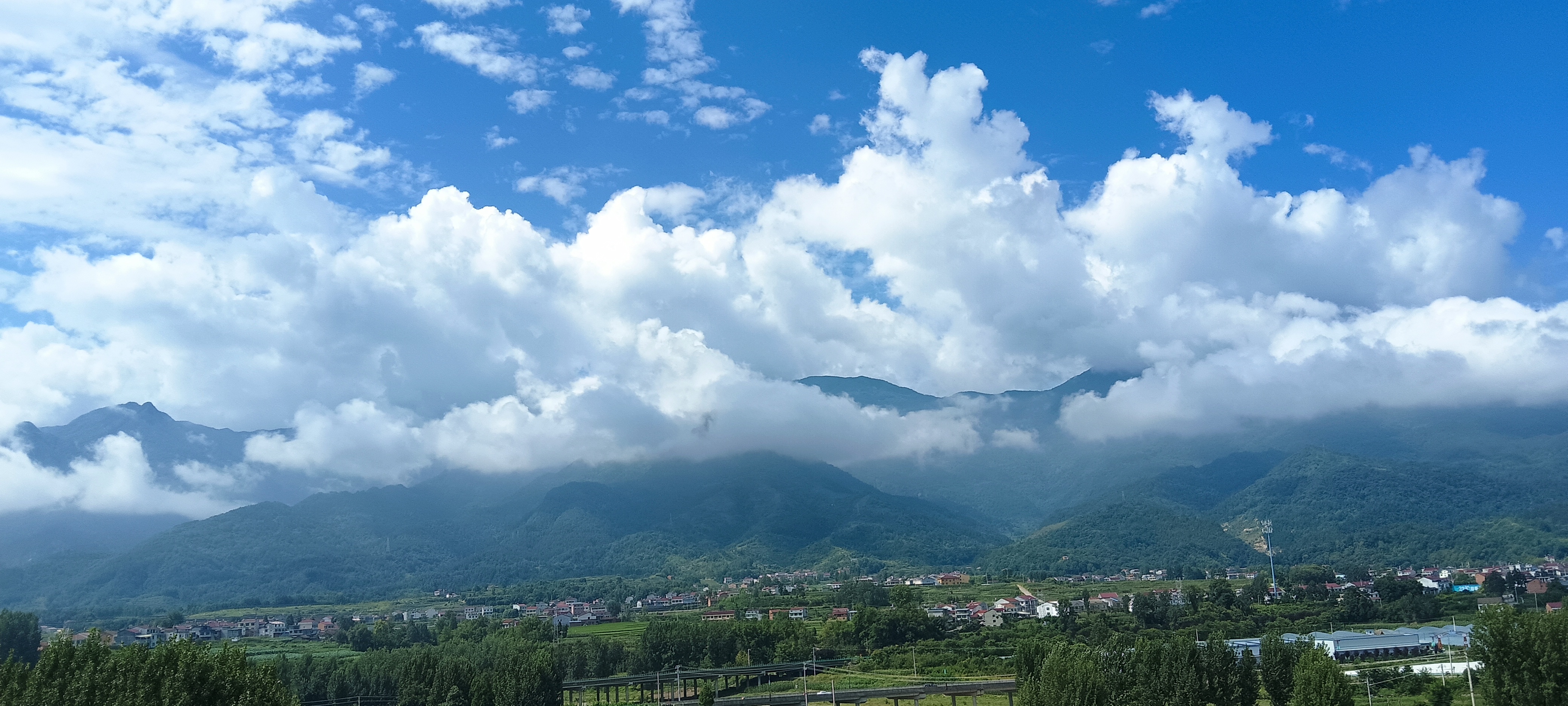 画镜年华 作者:成娘  越事安生心亦满,现实蒙上尽苍茫.