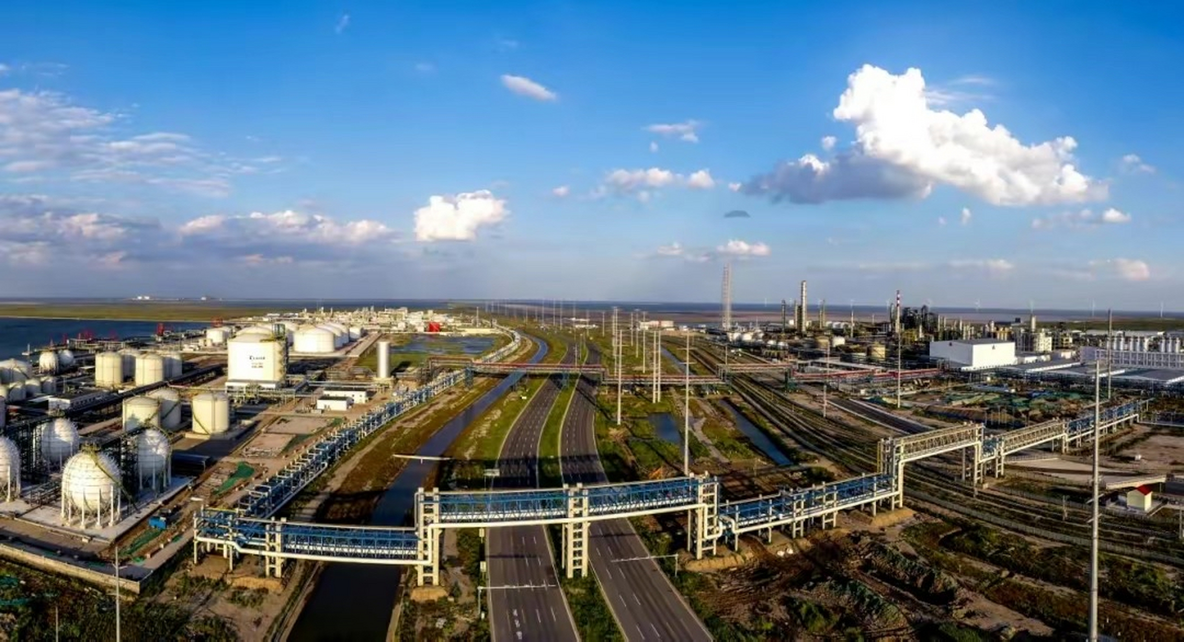 南港工业区作为天津经开区开发建设的专业化工园区,是国家新型工业化