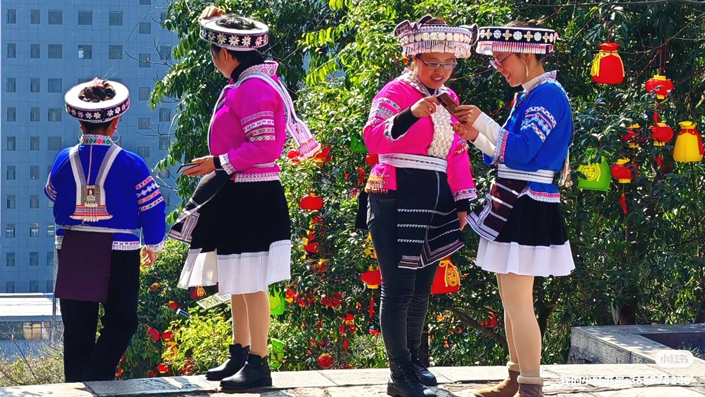 随拍# 小花苗 小花苗是贵州省贵定县独有的一支苗族分支,分布在苟定