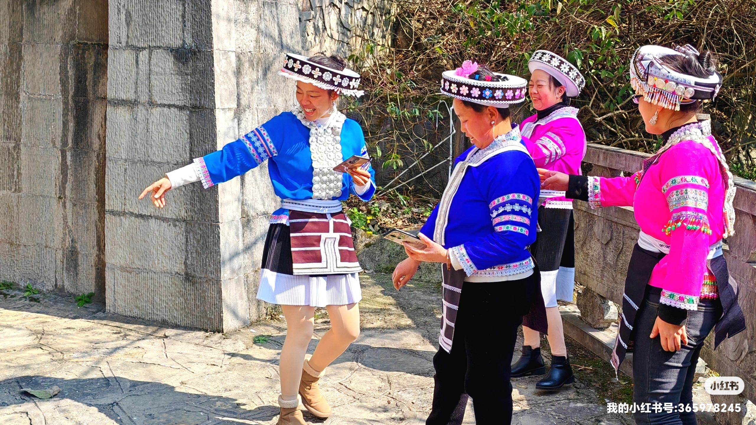 随拍# 小花苗 小花苗是贵州省贵定县独有的一支苗族分支,分布在苟定