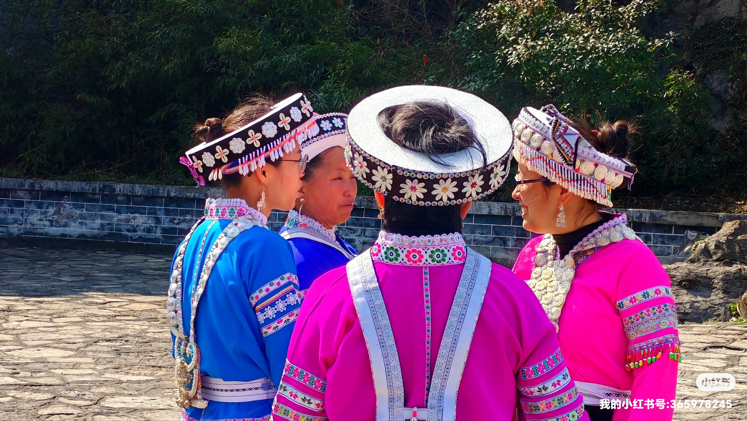 随拍# 小花苗 小花苗是贵州省贵定县独有的一支苗族分支,分布在苟定