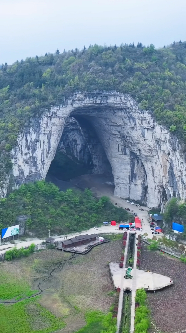 大方县清虚洞是一个富有神秘色彩的地方,它曾经被评选为世界第一洞.
