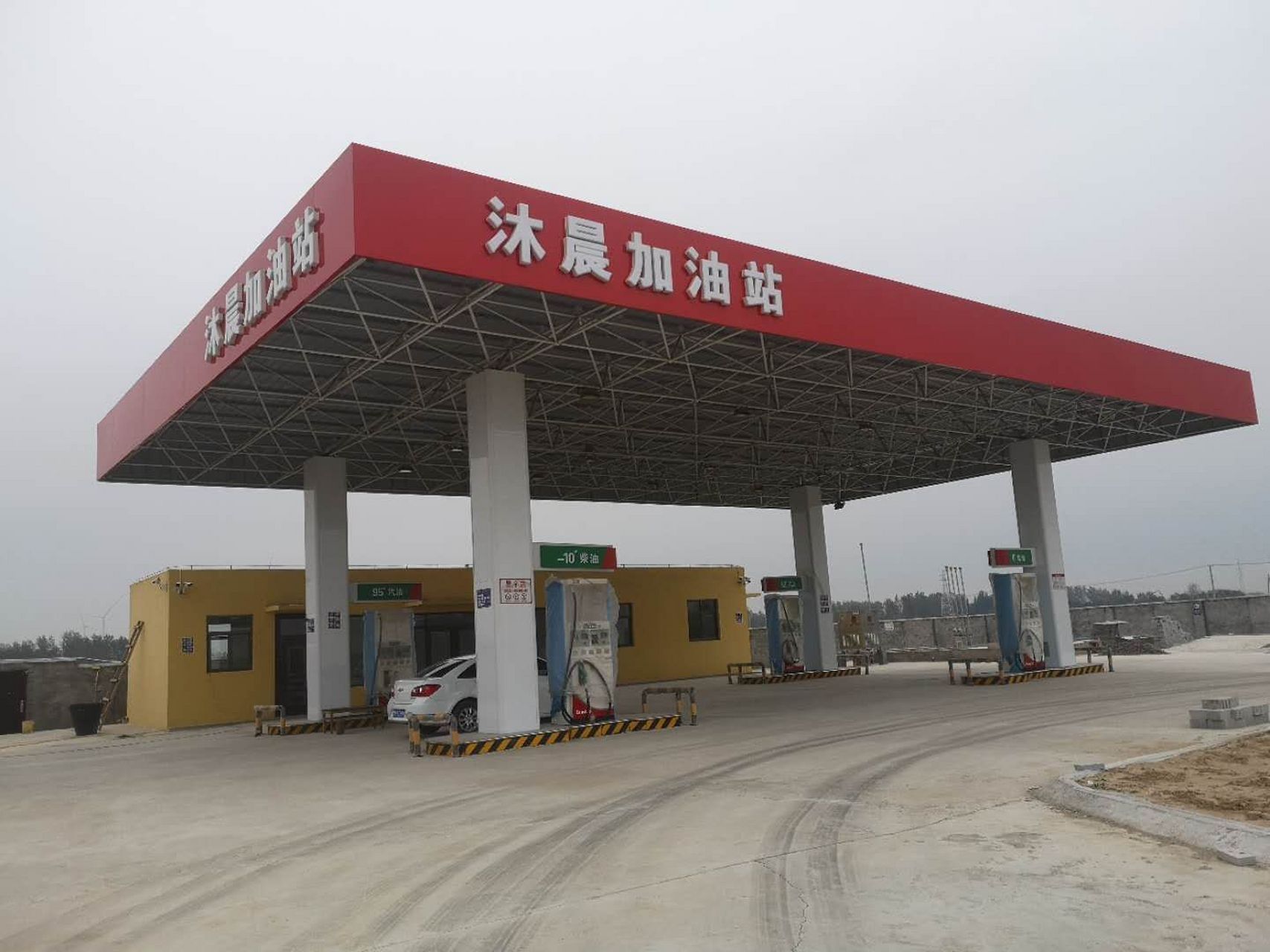 山东省菏泽市东明县四马路上加油站出租  加油站占地3000平,国有土地