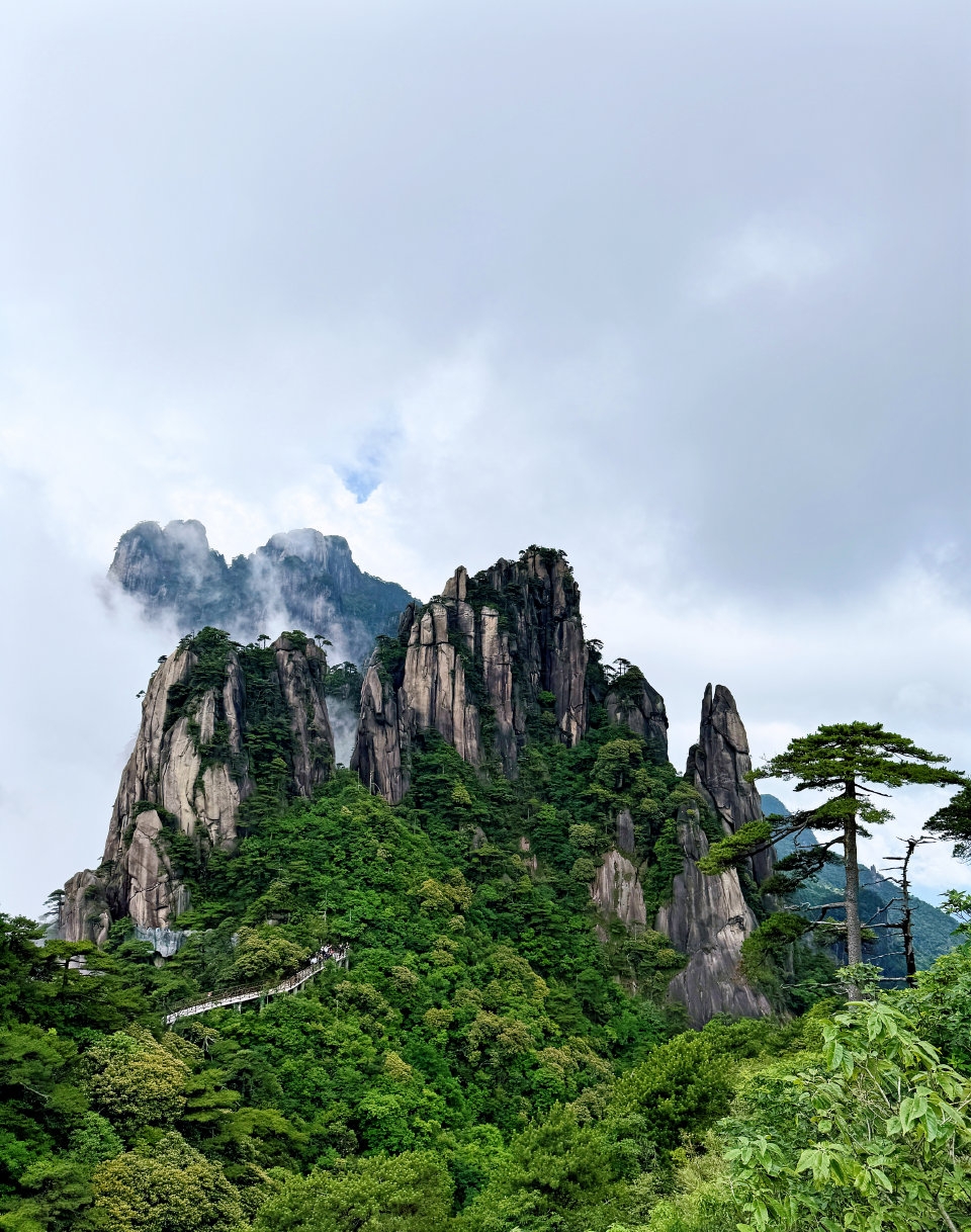 三江险峰图片