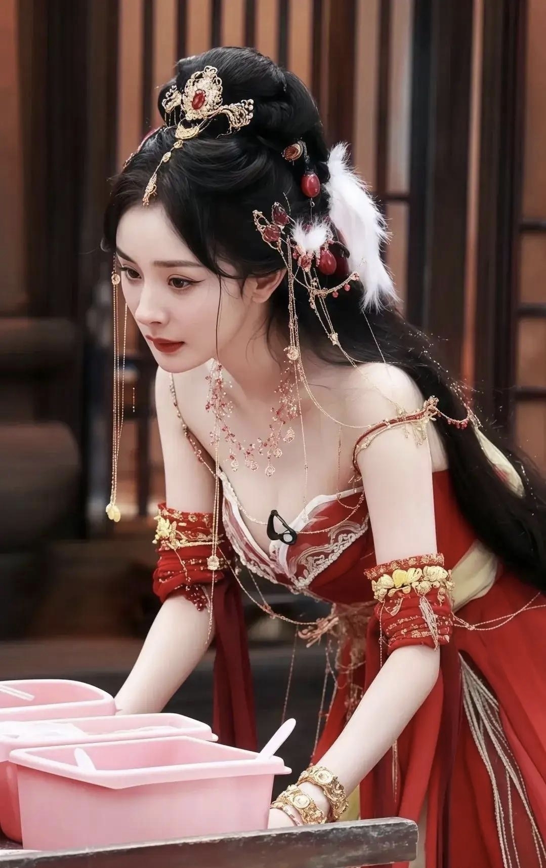 杨幂狐妖造型,这造型很对她味,毫无违和感,妖媚动人,尽显仙姿