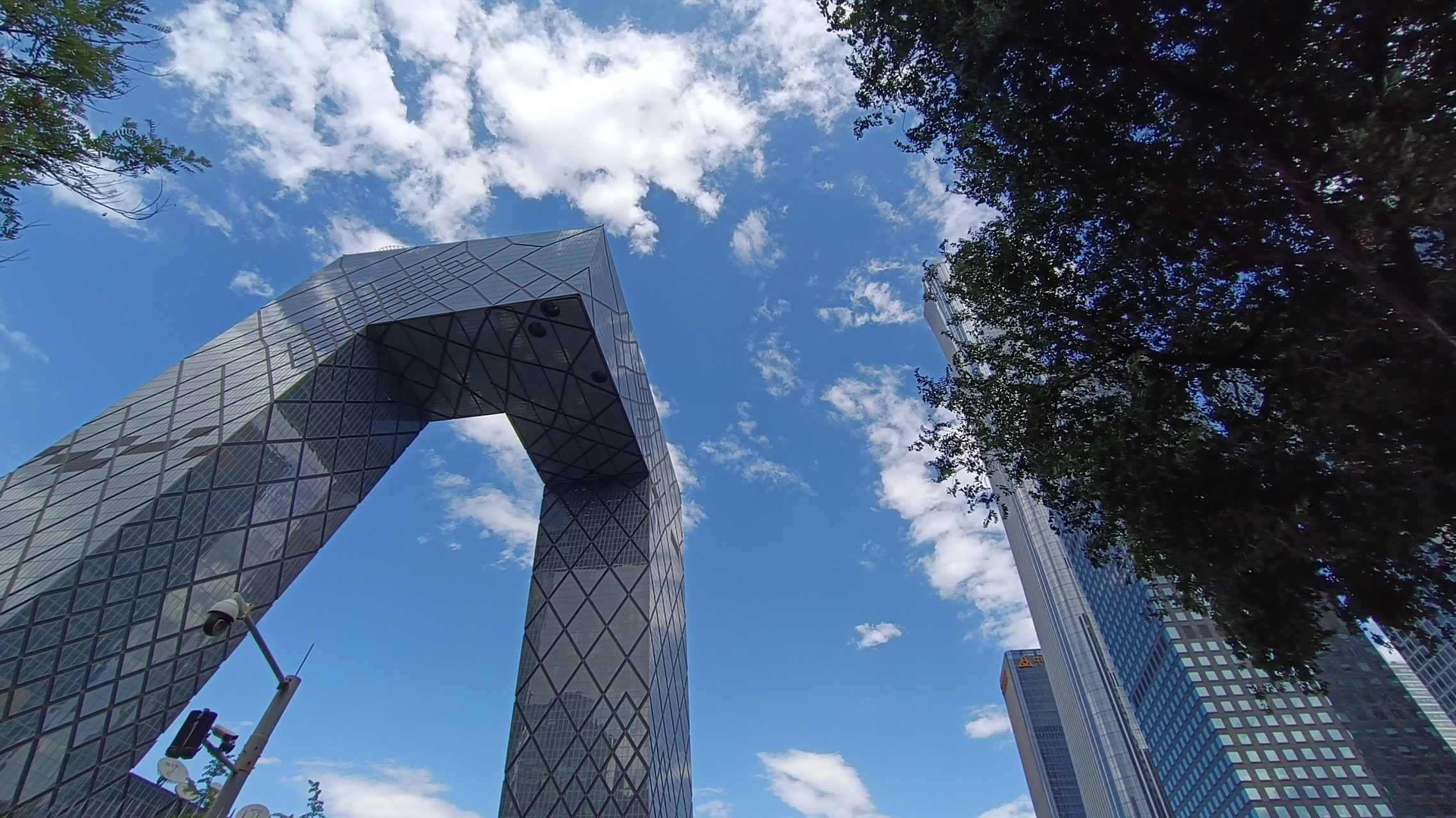 旅行# 北京难得好天气,央视大裤衩,朝阳公园