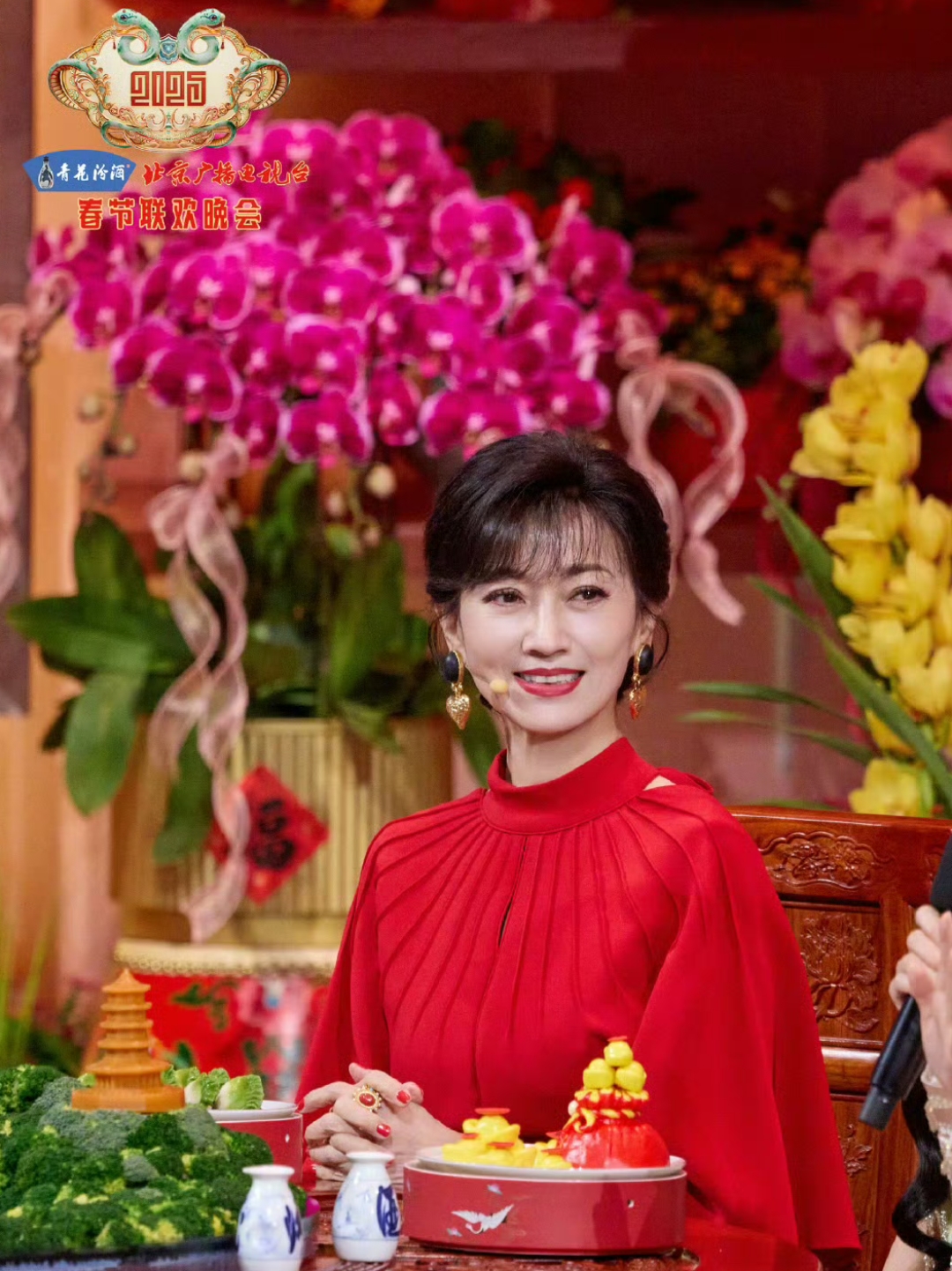 赵雅芝可以是蛇年最忙碌的艺人之一,据说受到9家电视台春晚邀请,谁叫