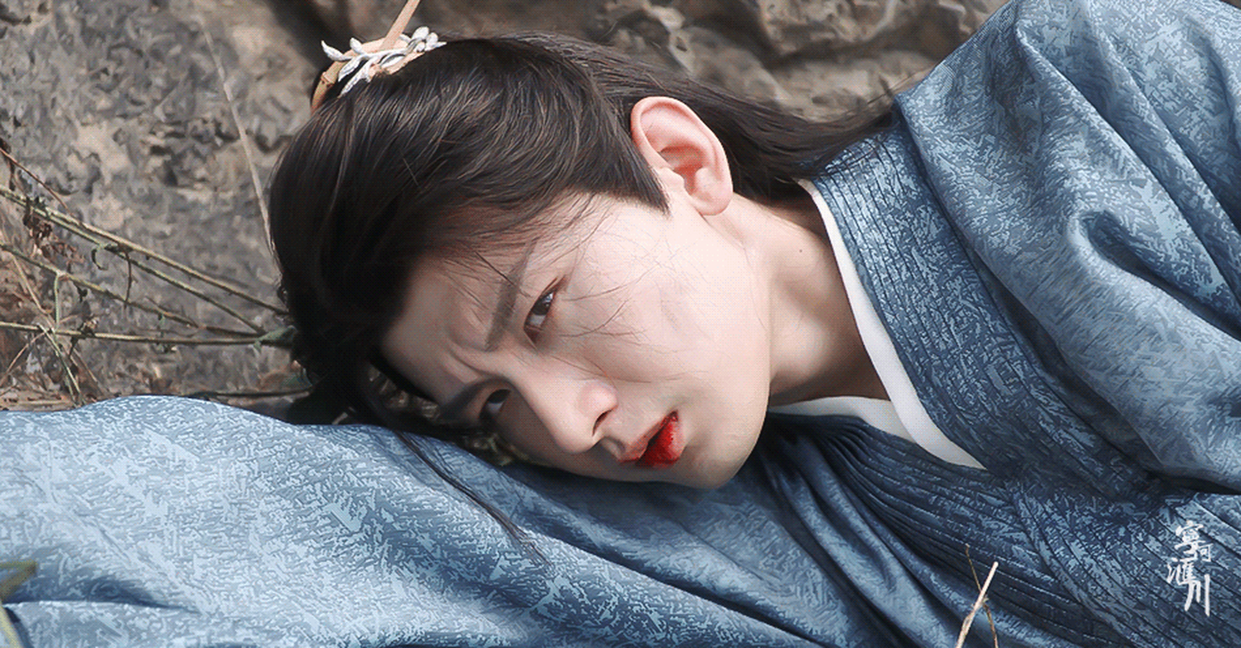 奈何天有不测风云,他中毒太深功力丧失,差点儿