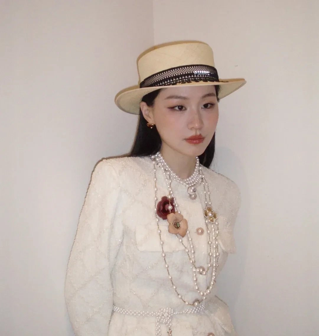 金靖果然有点美,怎么看都觉得眼前这个女人像变了个人
