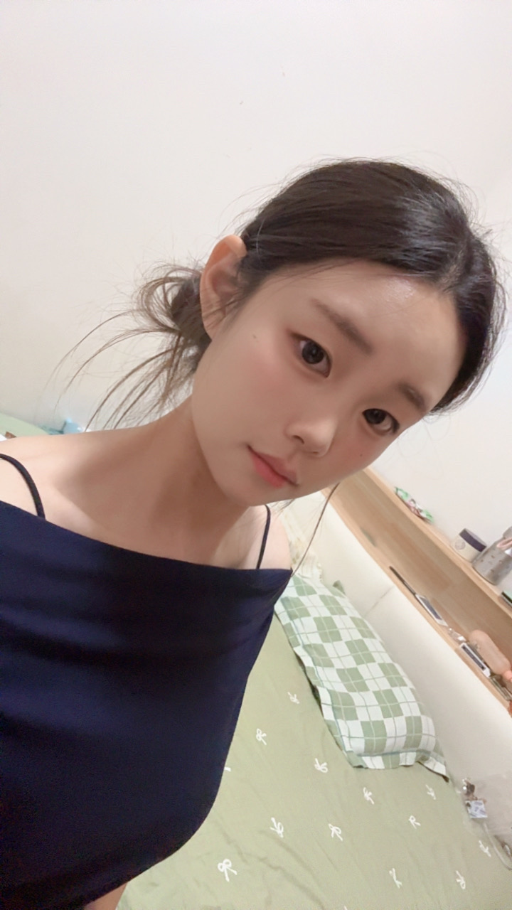 17岁性感火辣少女吊带雅座 第三张为正脸图