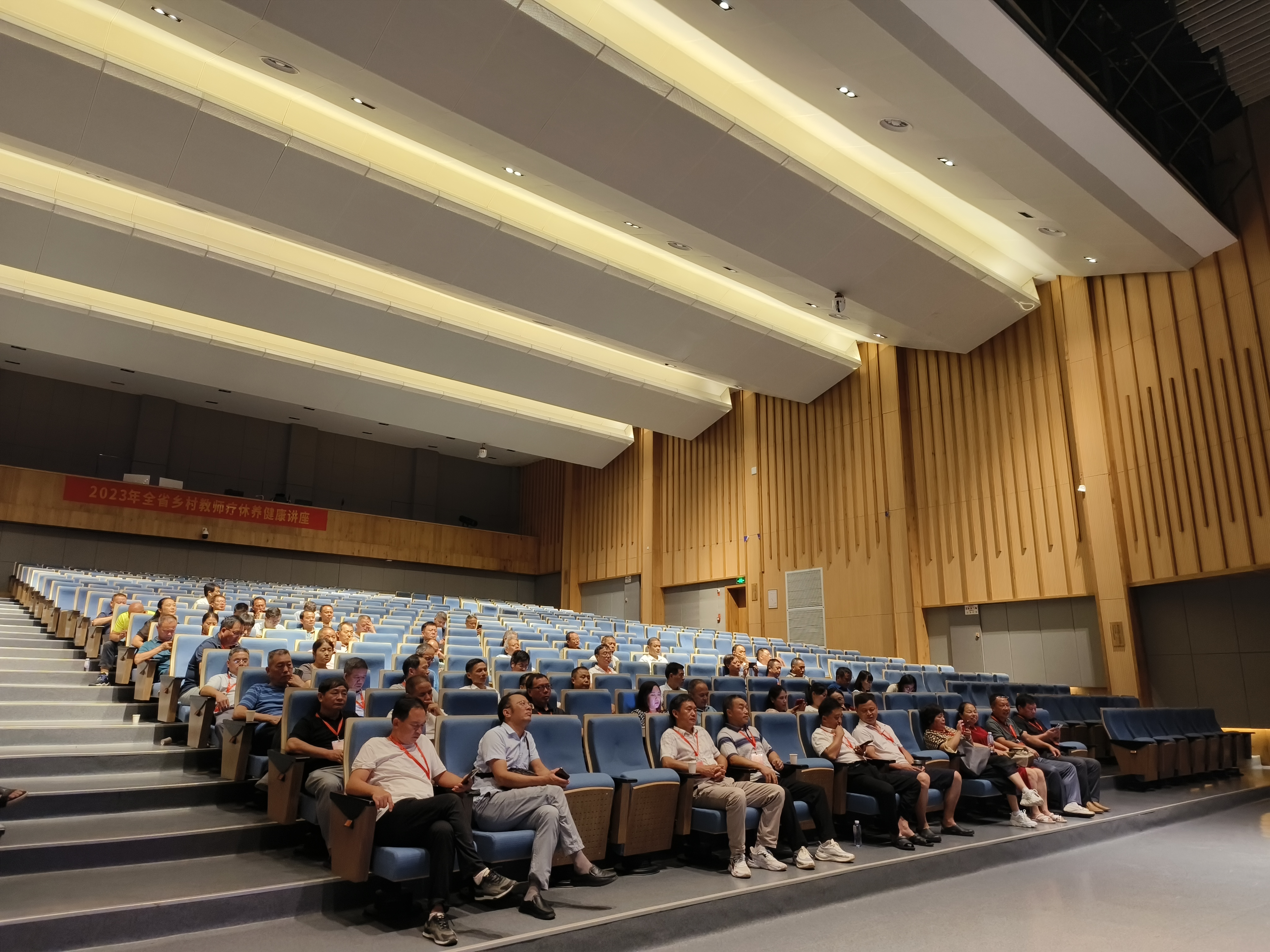 让每一位接受服务的朋友在音乐与美文的