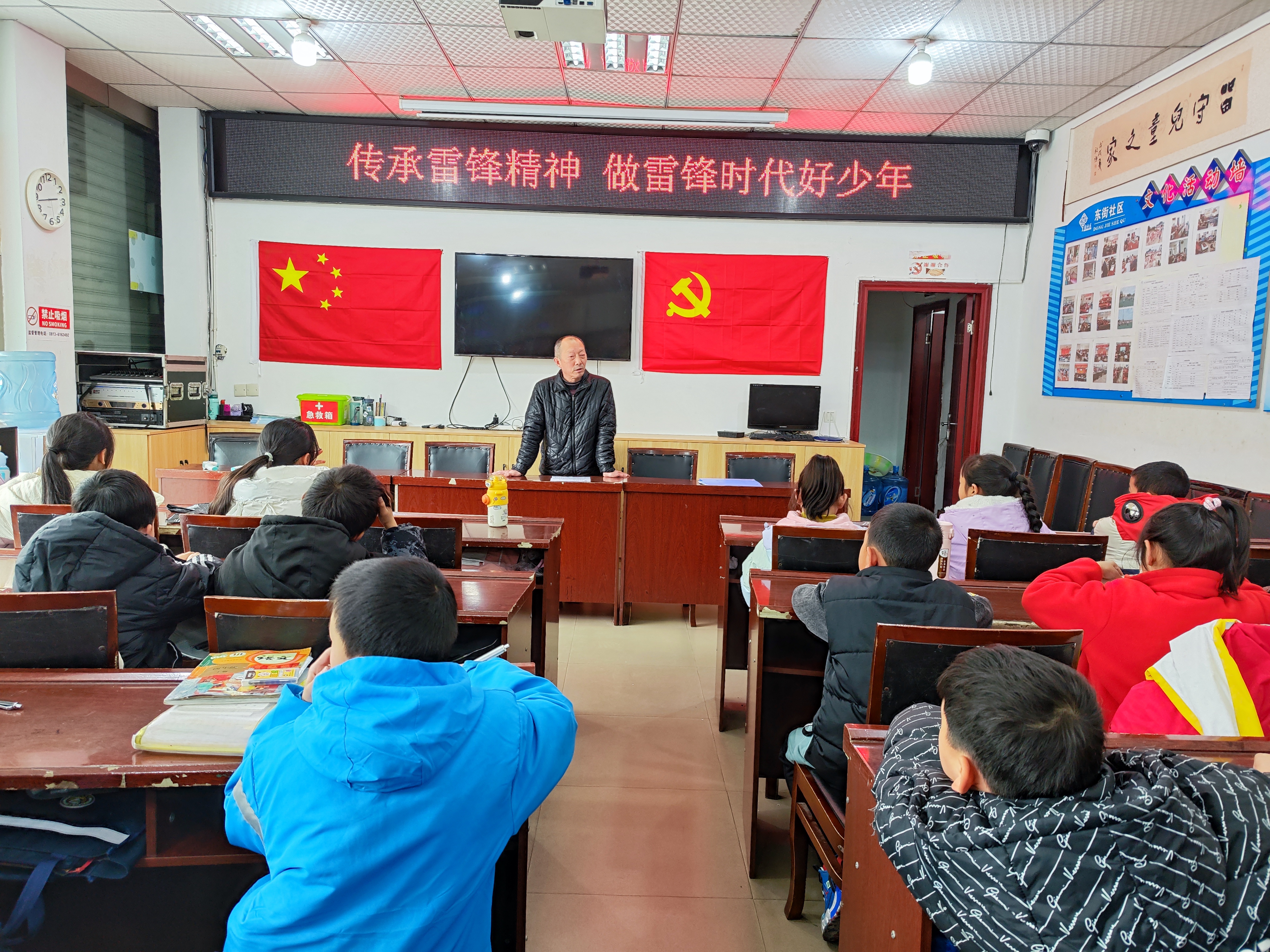 传承雷锋精神 做雷锋式的好少年     雷锋是时代的楷模,雷锋精神是