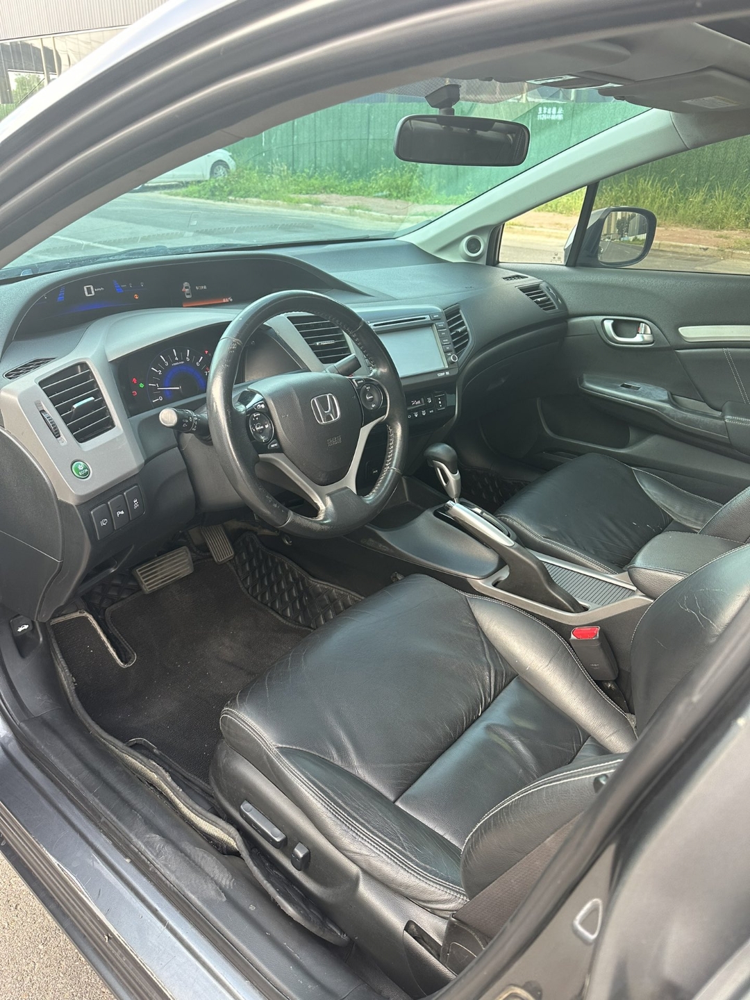 13年本田思域,1.8自动档,个人一手车,全车原版,实表11万公里