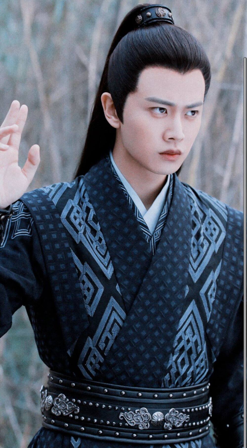 《锦衣之下》陆大人穿什么服装都那么帅气