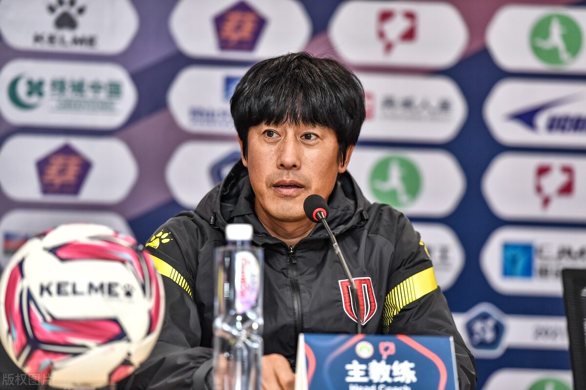 徐正源“掀桌”背后，成都蓉城的引援风暴，是教练太强势还是俱乐部短视？的简单介绍