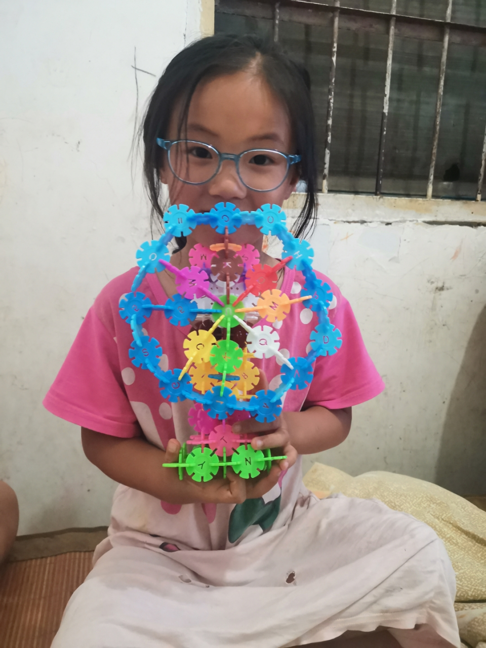 姐姐的小朋友做的雪花片摩天轮