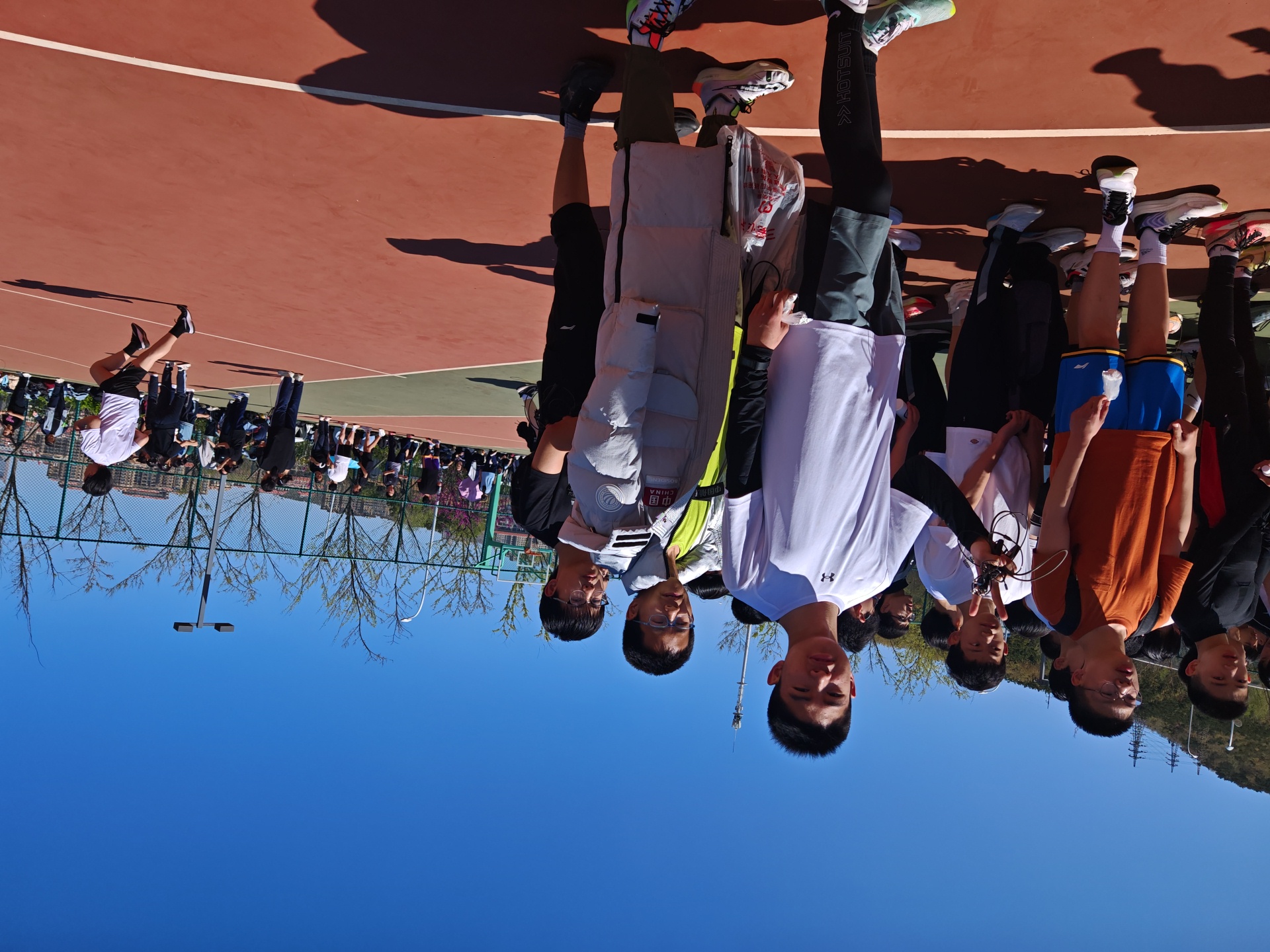 1的追风少年们,带着意气风发的精神面貌,用最好的状态去完成体育成绩