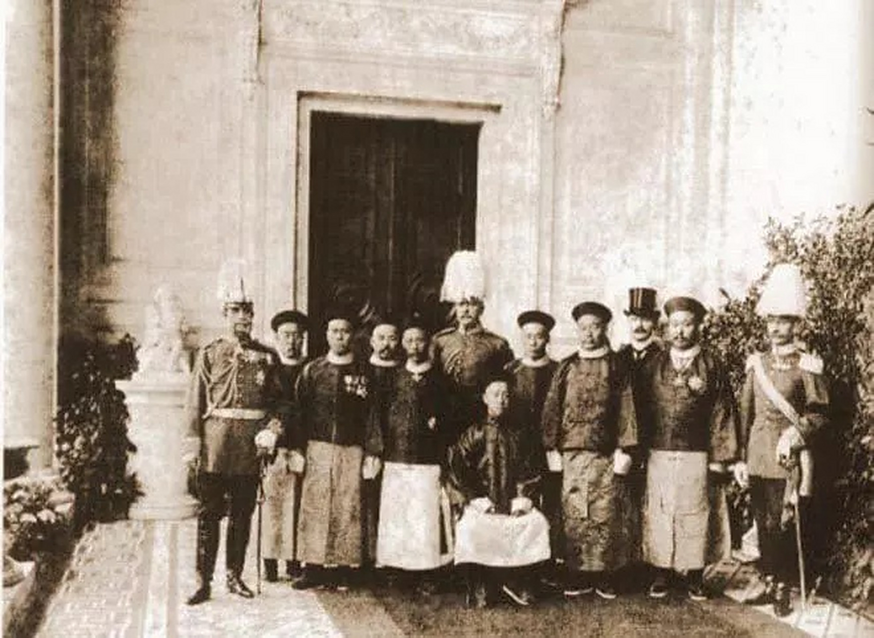 载沣出使德国处理庚子时突发事件 1900年庚子事变时,德国公使克林德在