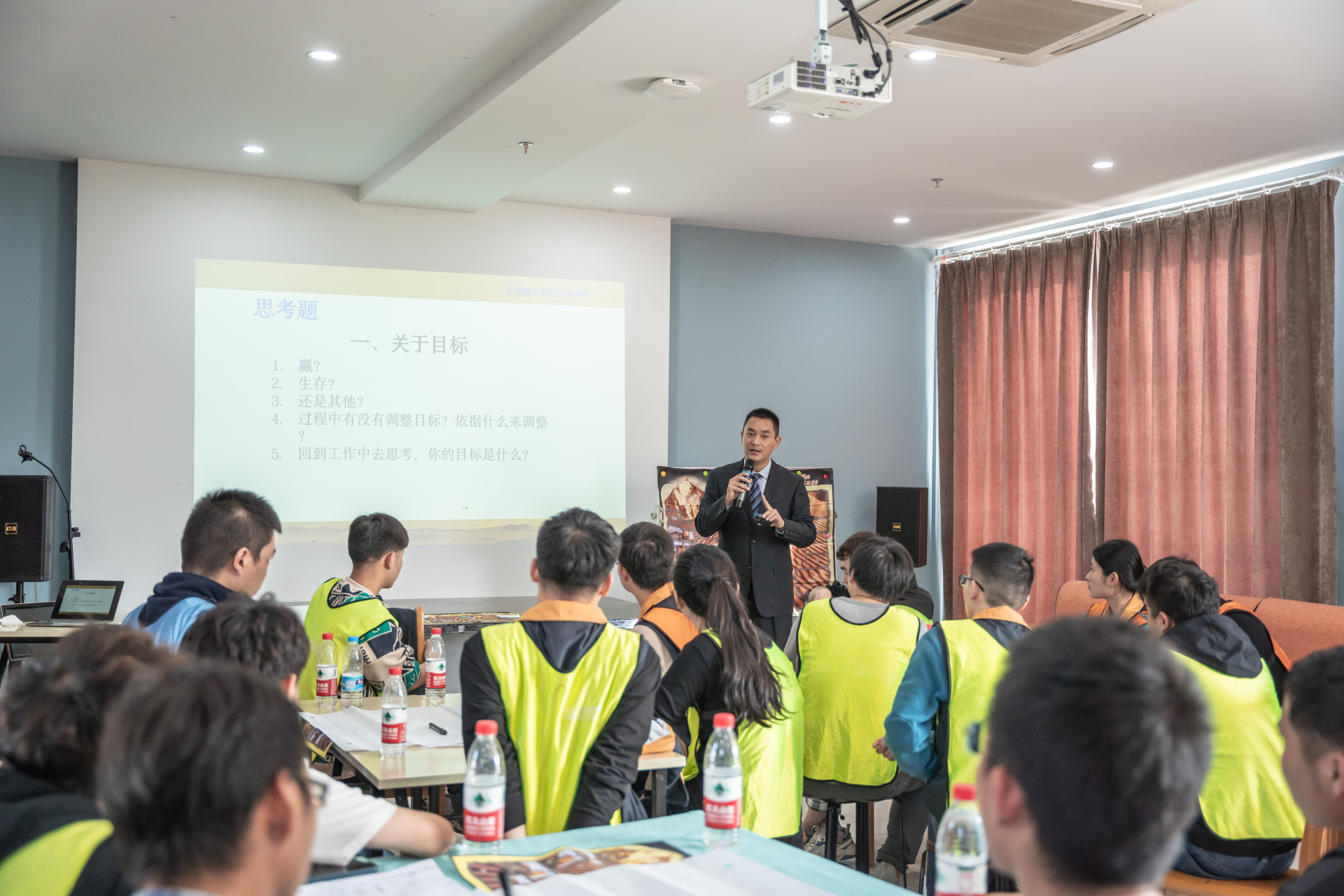 某科技企业团队沙盘培训课程～《沙漠掘金》 培训师:胡新奇