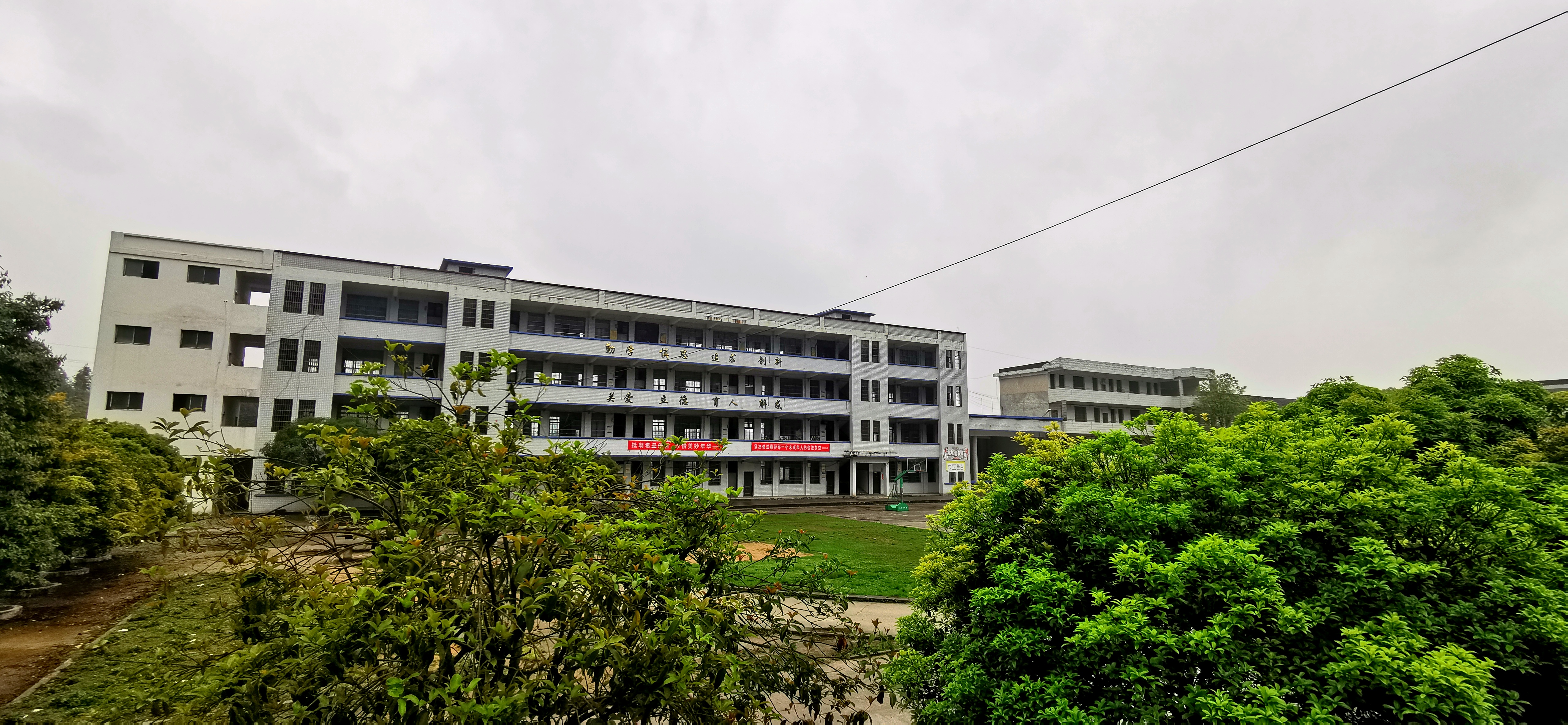 定风波.清明归乡访母校