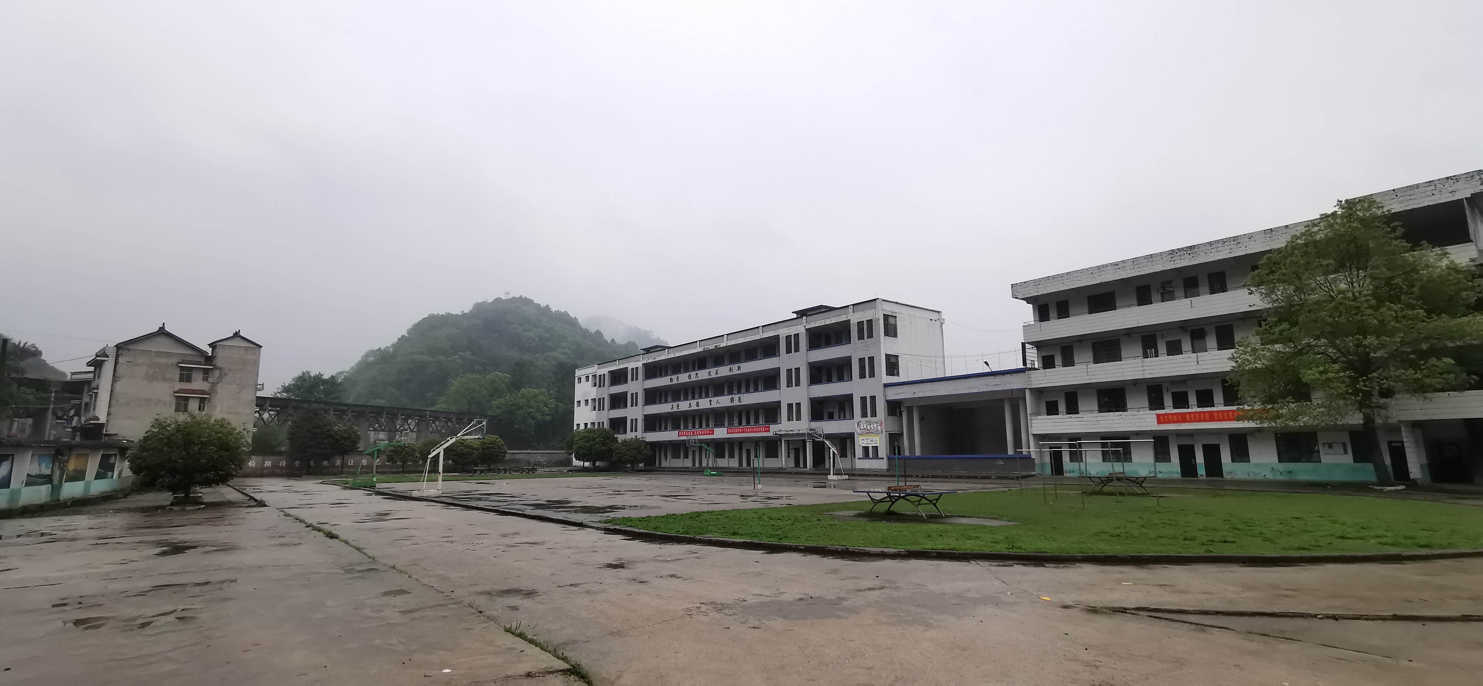 定风波.清明归乡访母校