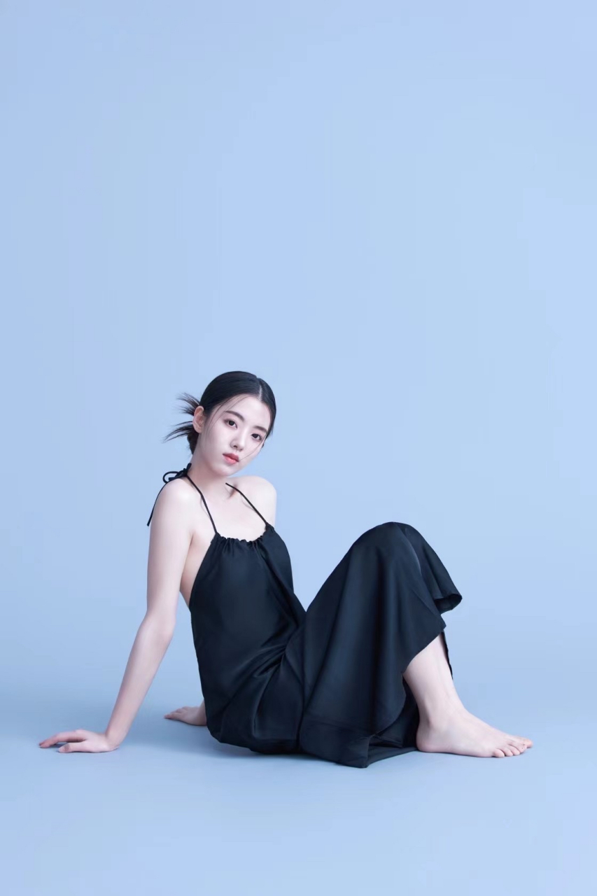 74  何子怡 | 夏日清冷感写真  74      · 光影交织 73 纵享