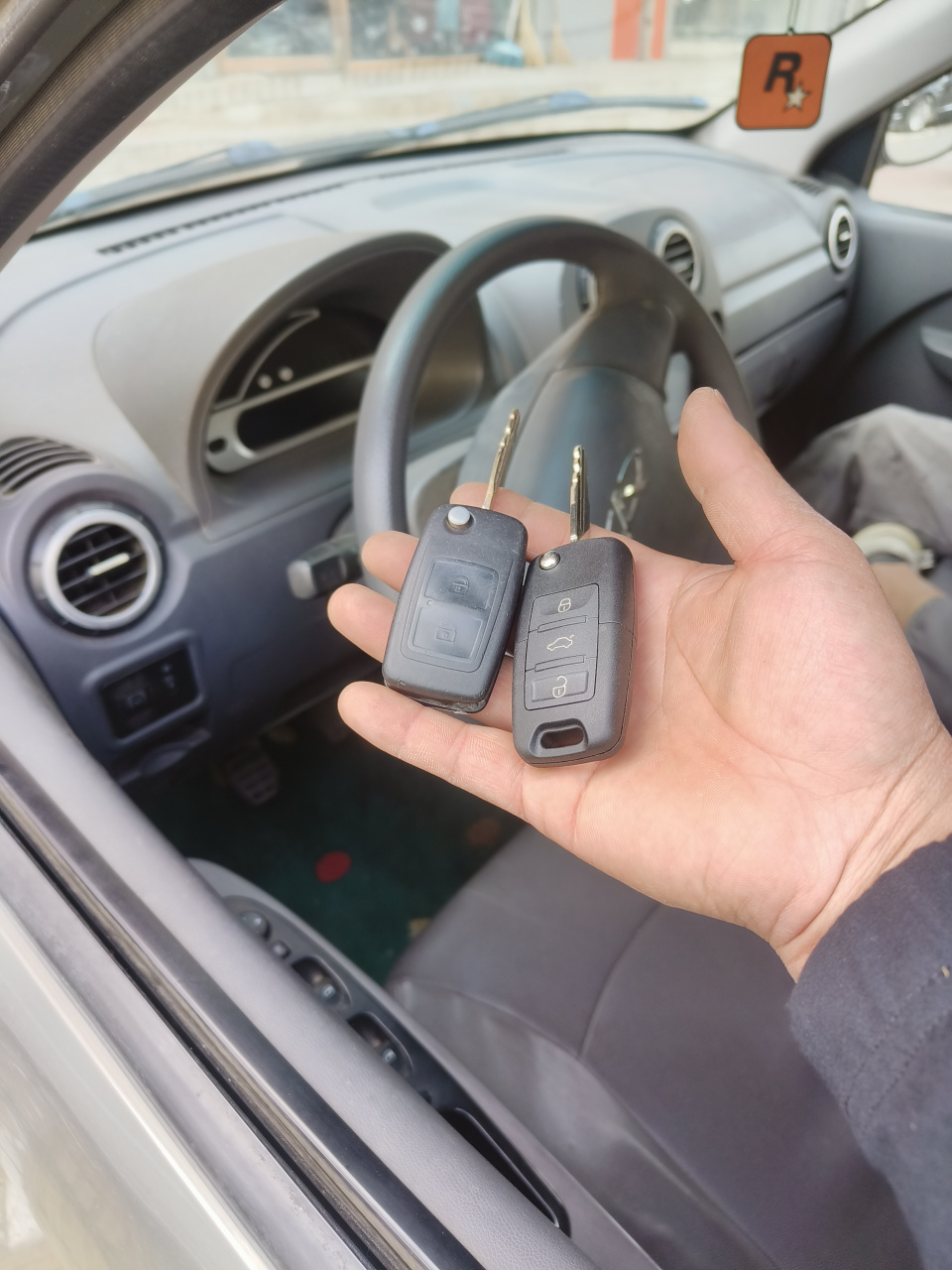 香河安特开锁公司配汽车芯片钥匙遥控器