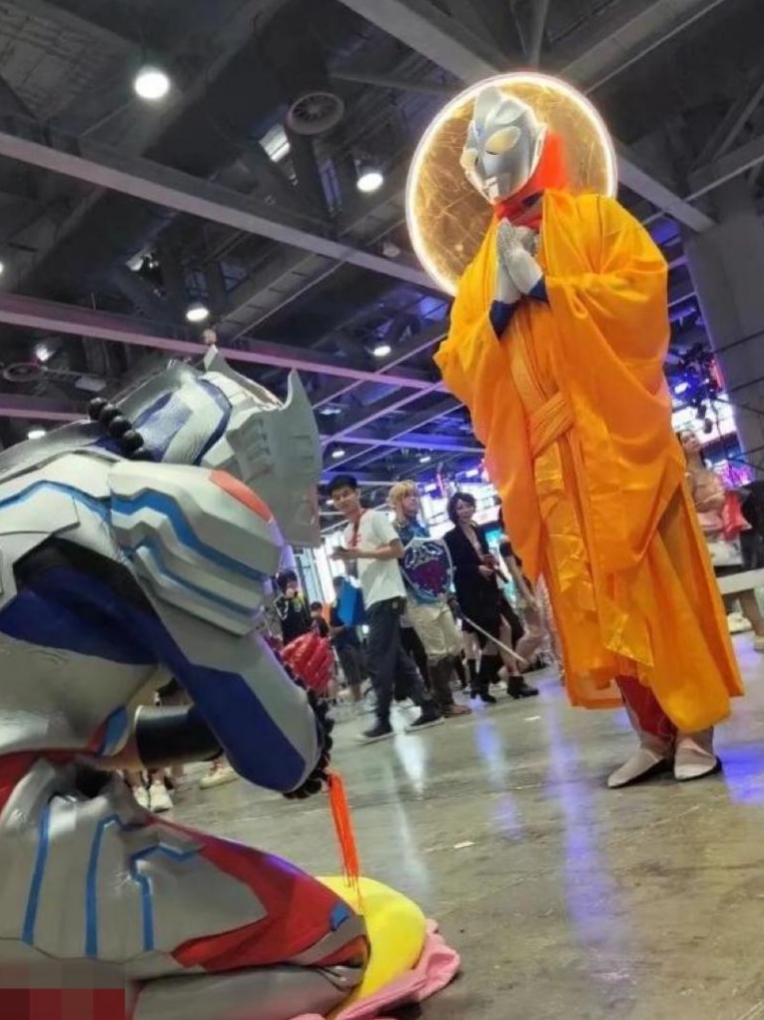 奥特曼向观音菩萨求佛#热点引擎计划