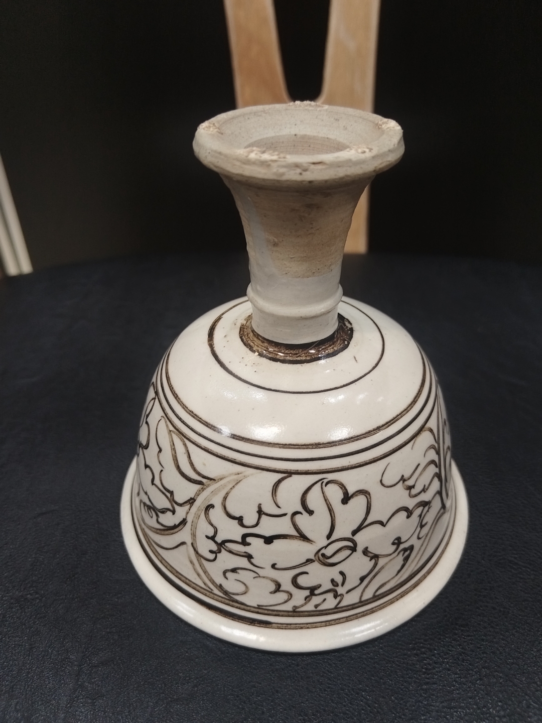 金元时期白地黑花花卉纹高足杯