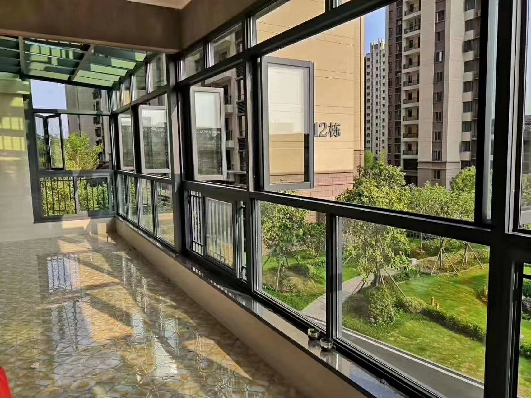 阳台折叠窗
