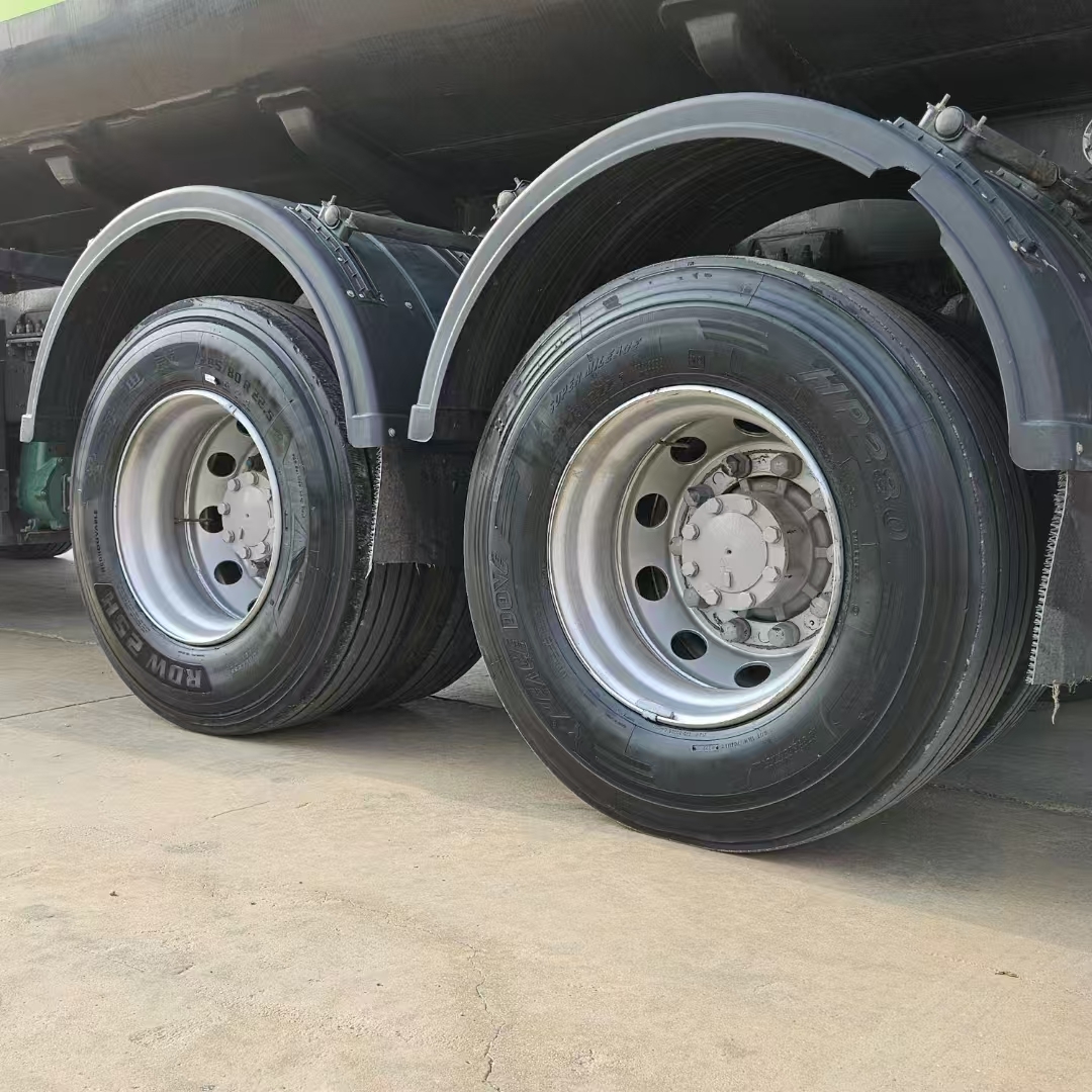 中联重科后双桥洒水车,准新状态,22年东风天龙kl底盘,中联盈峰上装