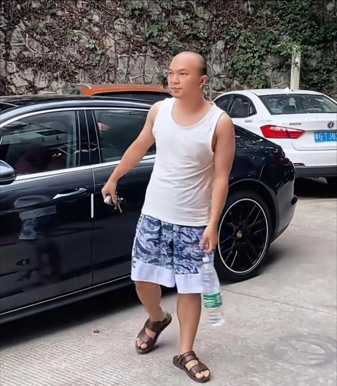 广东隐形富豪遍地跑,豪车一亮才知壕!