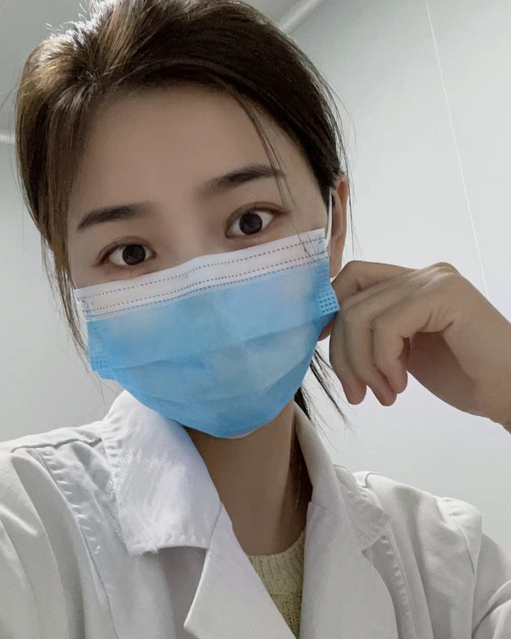 不上夜班者,永远体会不出,夜班护士熬夜熬到子夜时分,对床铺,对睡眠的