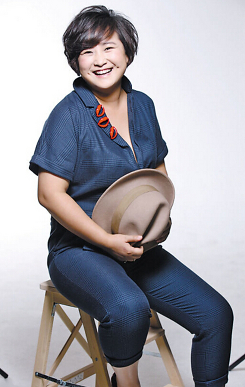 眼皮重现,颜值逆袭巅峰,化身女神惊艳众人#百度秋冬打卡挑战赛# 贾玲