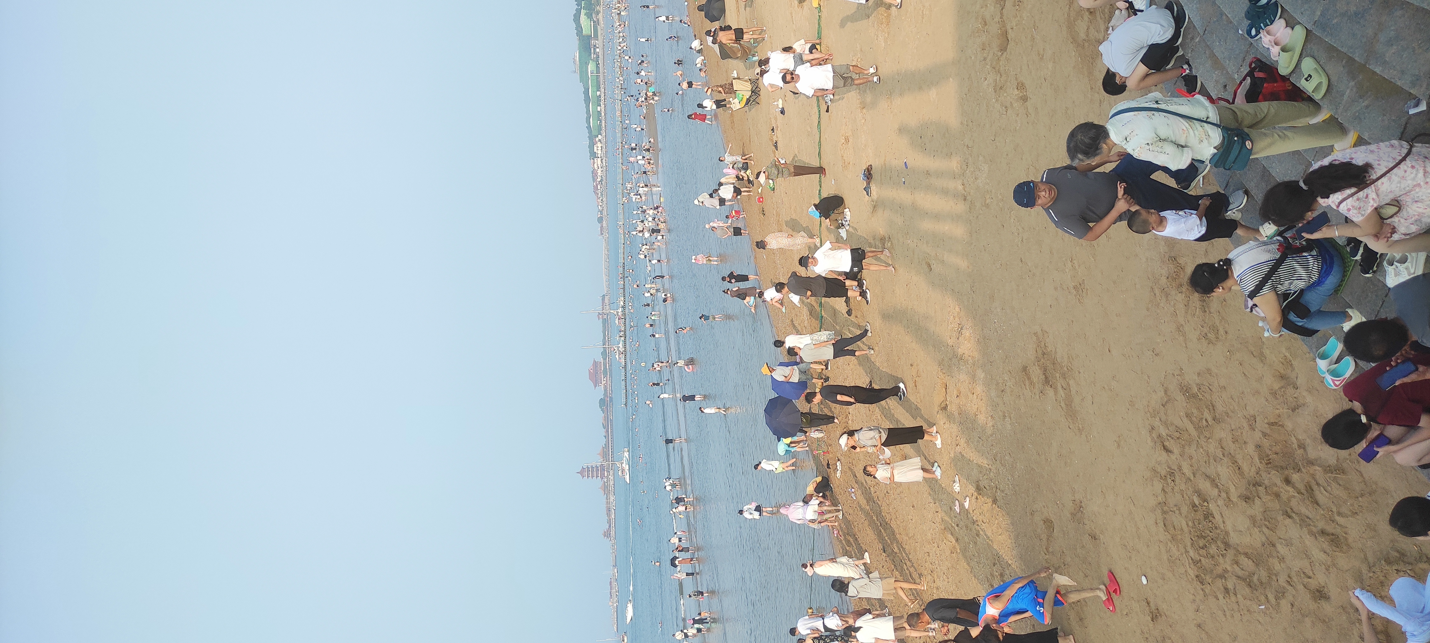 阳光沙滩上,人海如潮,欢乐无限!#蓬莱阁