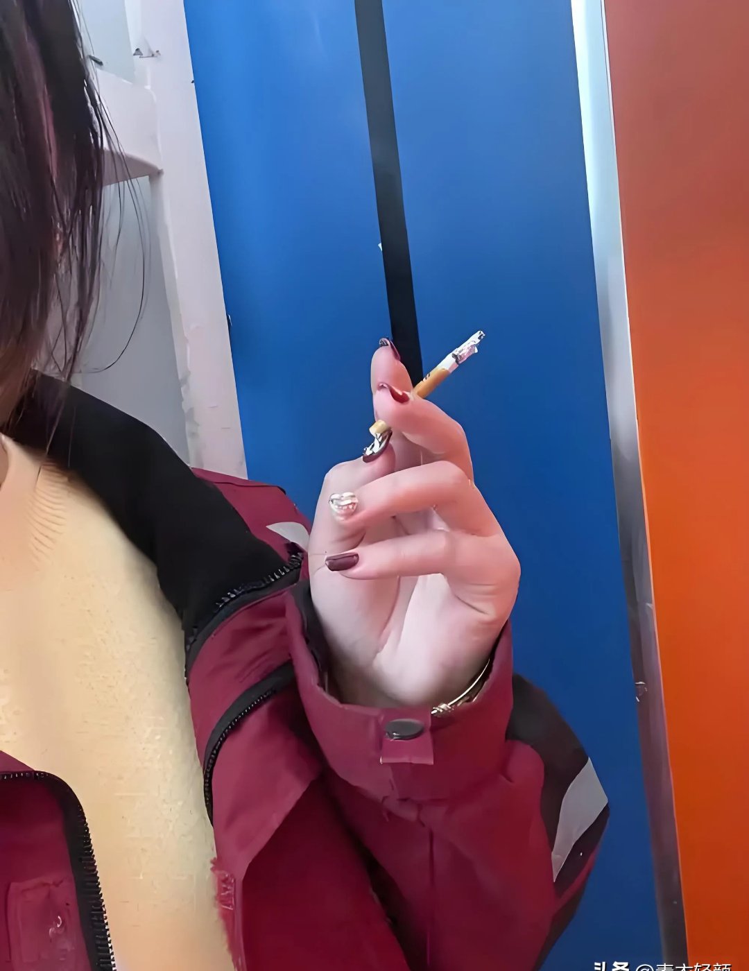第一次去男朋友家就抽烟的女生,我真的是第一次碰到!