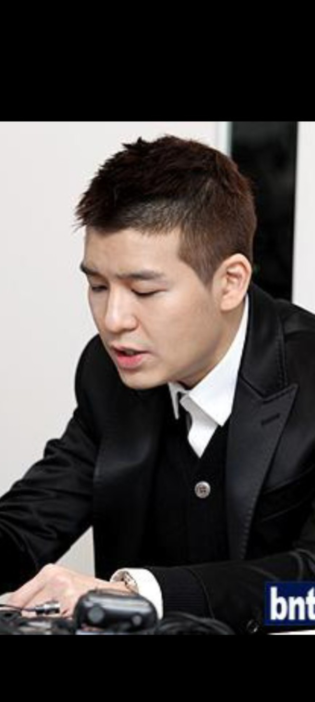 水晶男孩姜成勋印诈骗罪被警方逮捕涉案金额高达5000万韩元,此事惊