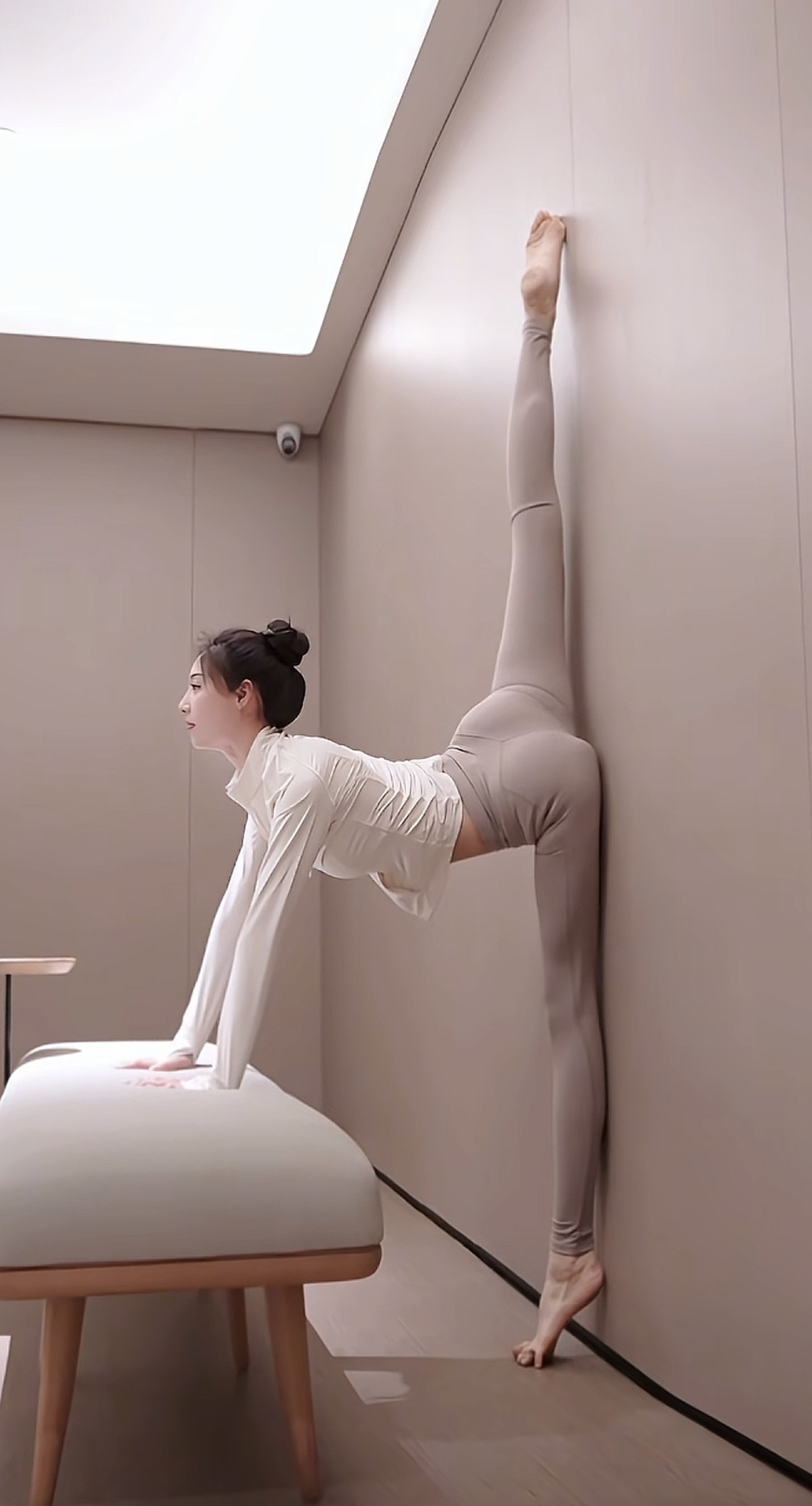 这样的一字马,简直太神了#一字马挑战# #瑜伽紧身裤