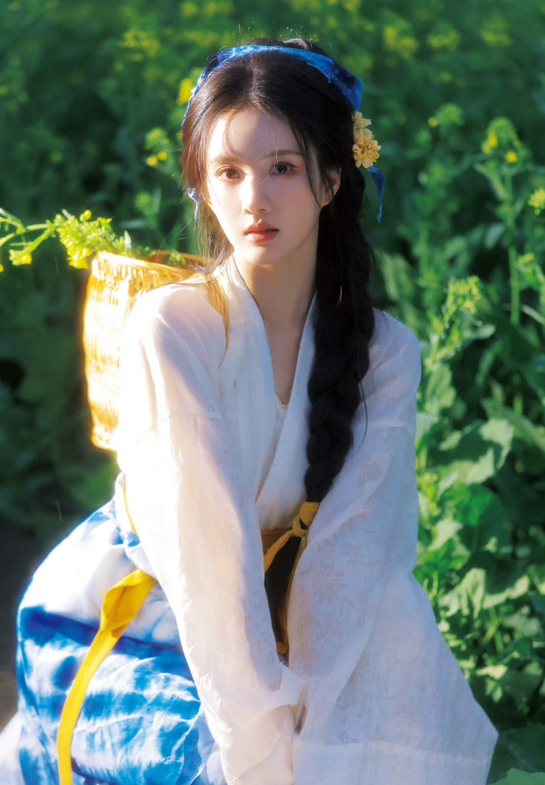 绝美的演员女明星汉服刘些宁写真田园汉服写真古风古装女古装剧少女