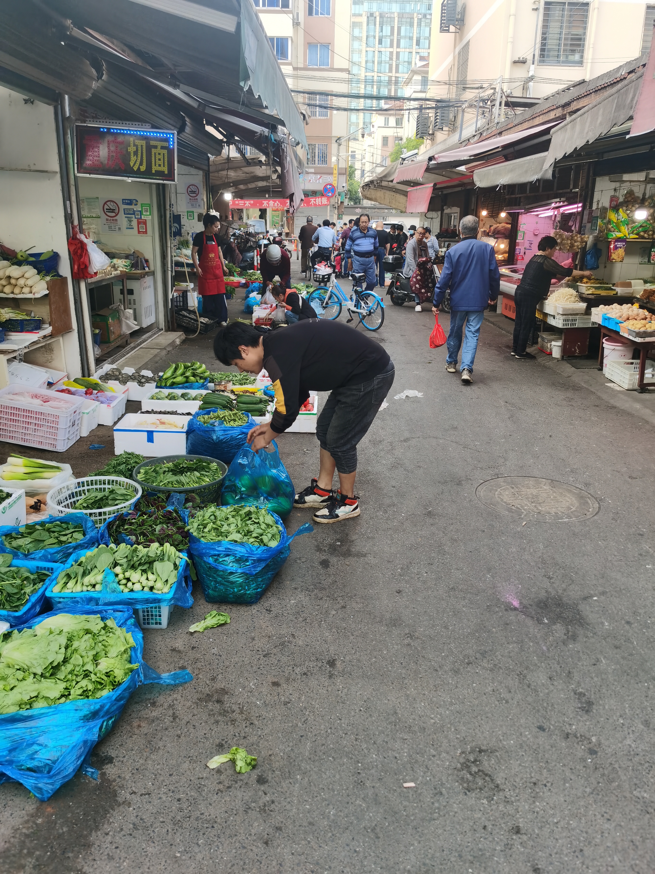 清河郡街道热闹非凡图片