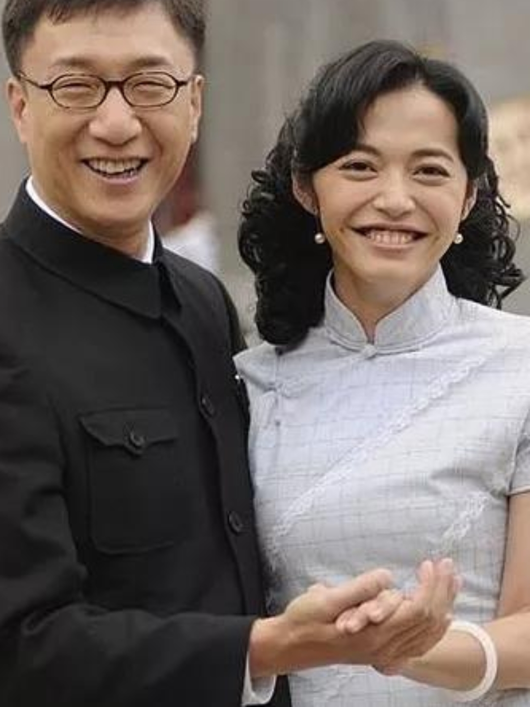 2008年,在拍摄《潜伏》时,孙红雷觉得姚晨演得不好,大骂姚晨"你榆木