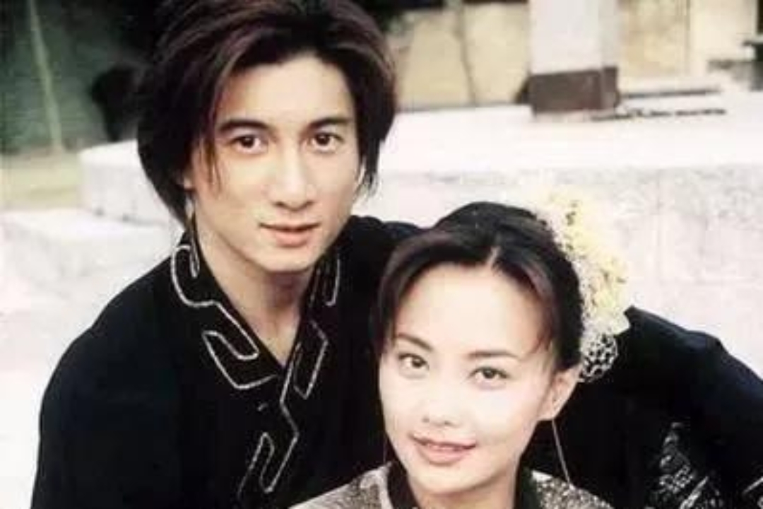 2009年,吴奇隆和马雅舒离婚时抱怨说:"结婚3年,两人在一起睡觉都不