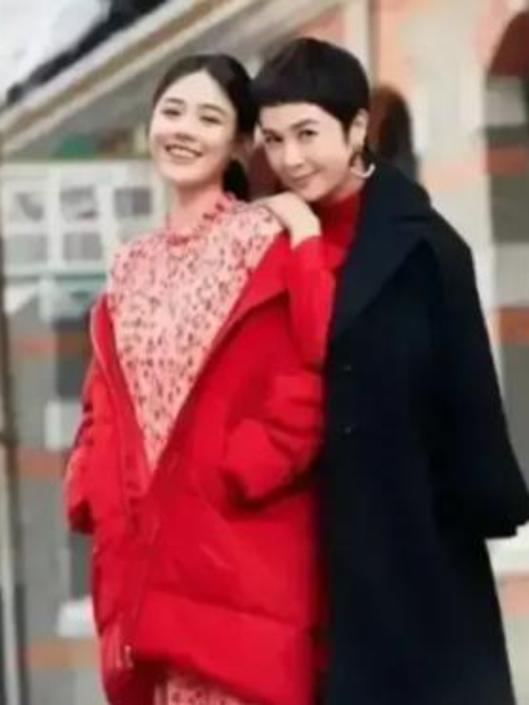 "没想到蒋雯丽小嘴儿一撅,大眼睛一瞪:"有钱难买我开心,只要我愿意,这