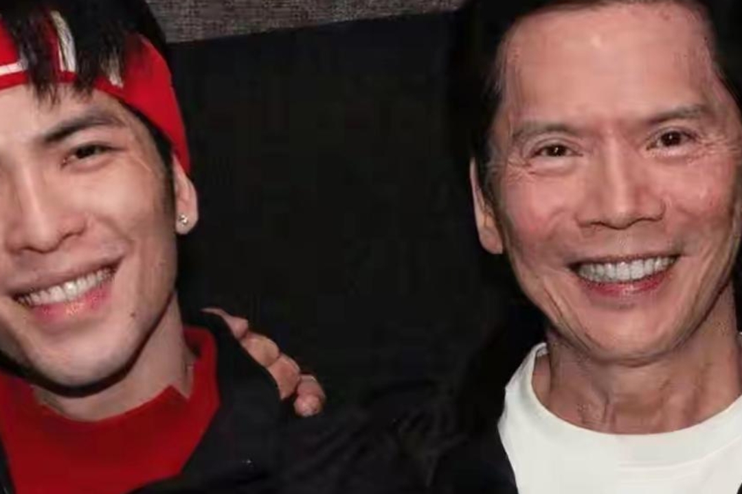 一次慈善晚宴上,向华强对萧敬腾说:"你唱一首歌,我就捐款100w,唱多少